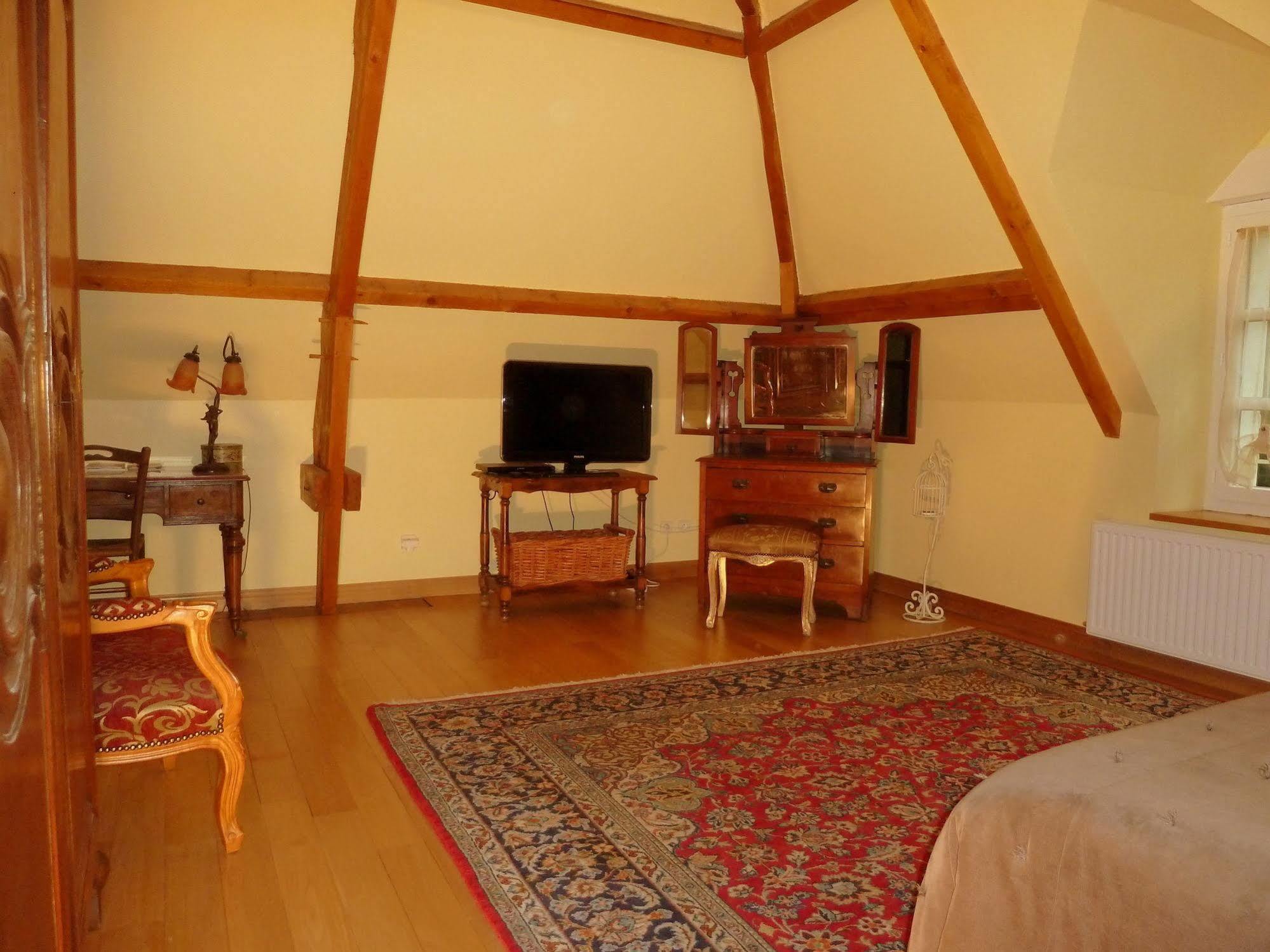 Domaine De La Tour Panzió Saint-Pierre-Canivet Kültér fotó
